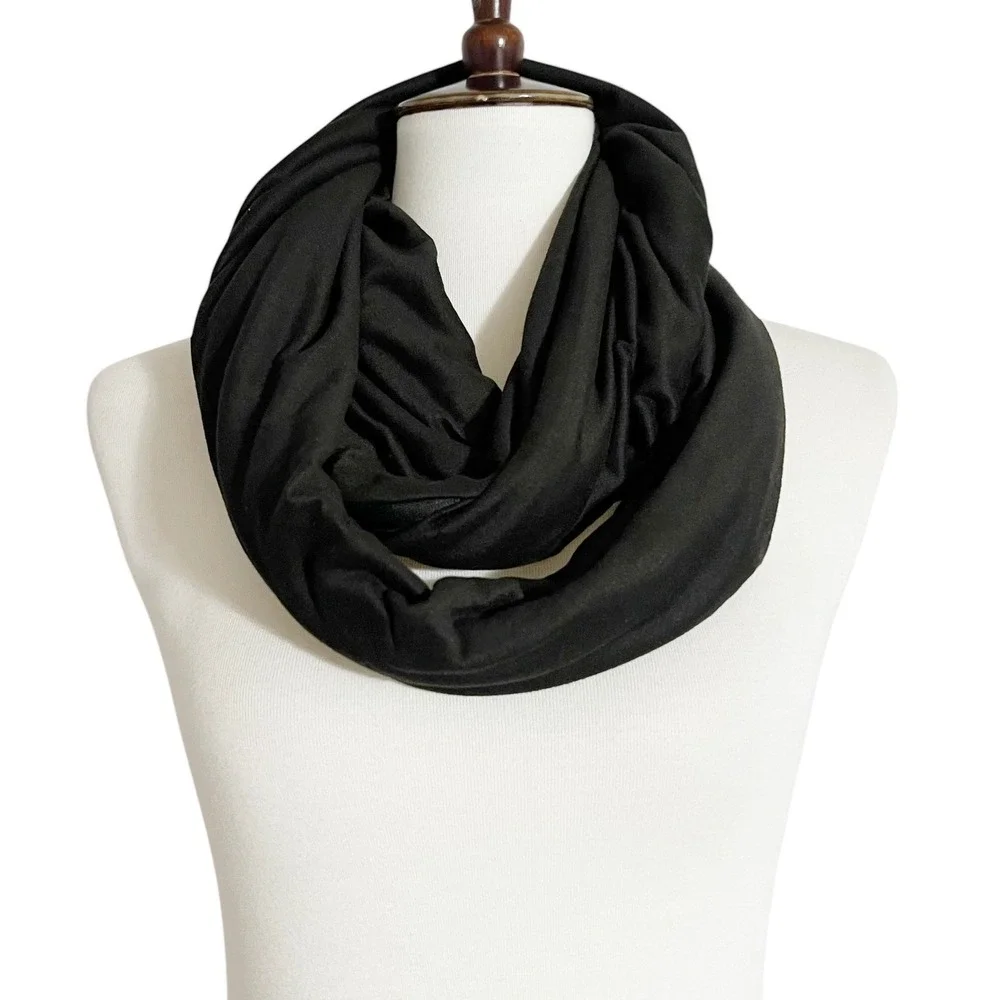 Beyong Yoga Infinity Scarf with Hidden Zipper Cellphone Pocket Black One Size‎